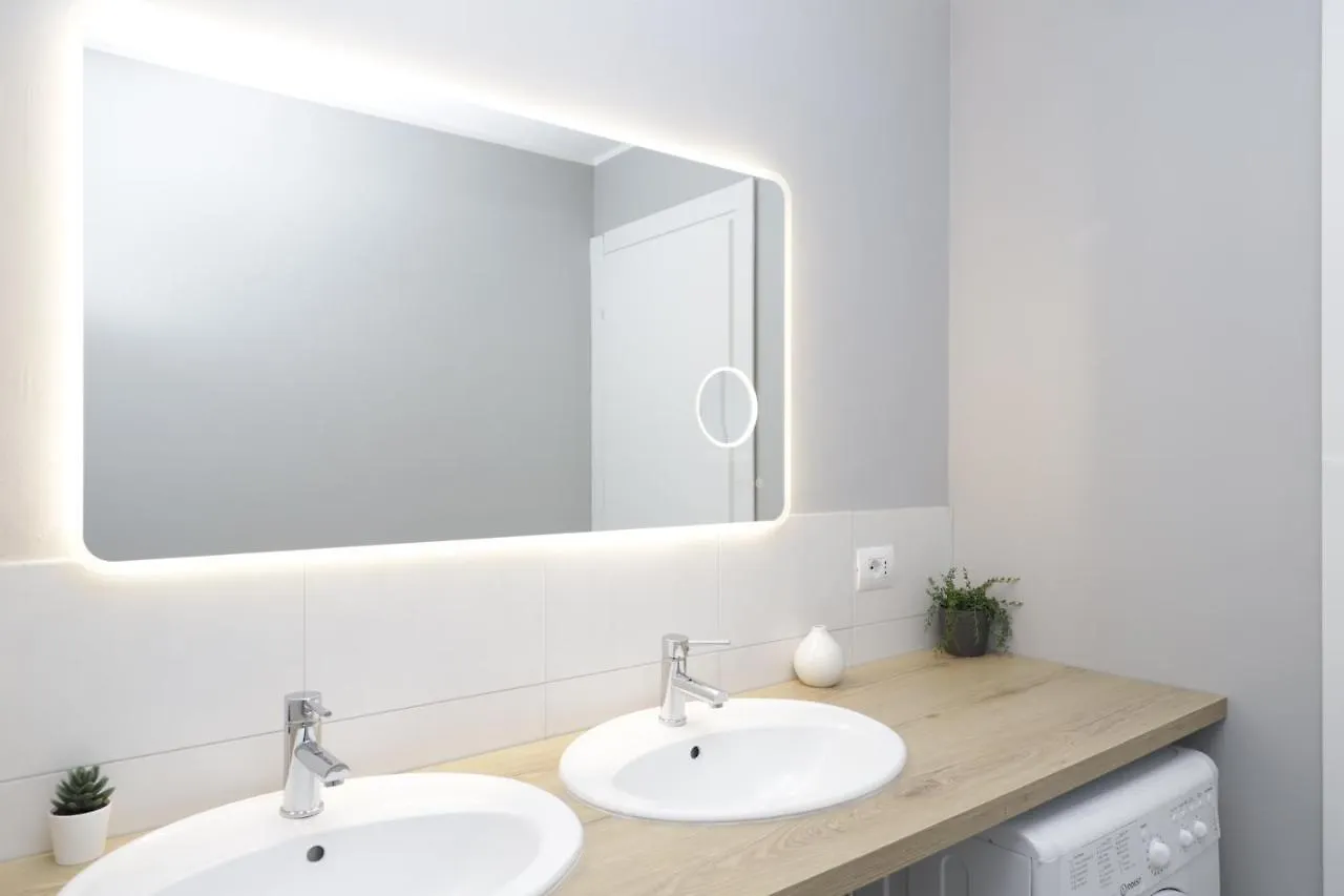 Hemeras Boutique Homes - 2 Luxury Apartments In The City Center Milan