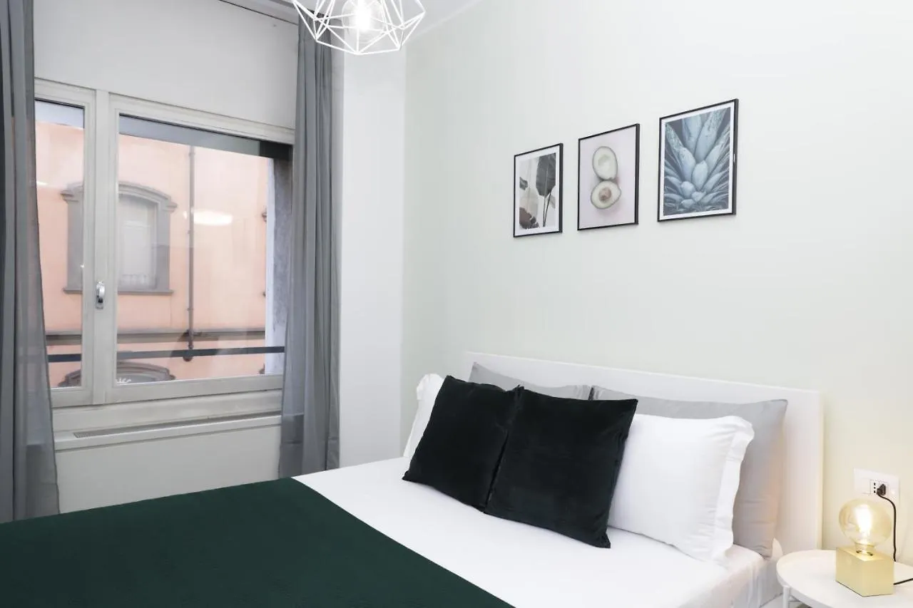 Hemeras Boutique Homes - 2 Luxury Apartments In The City Center 밀라노